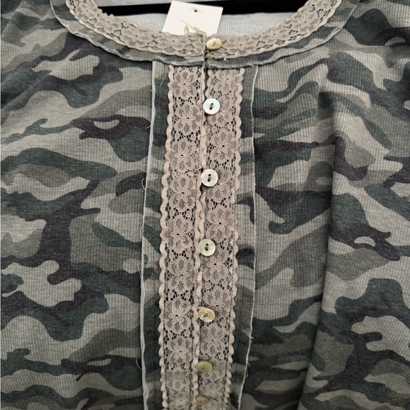 💕POL Gray Camouflage Shirt - Picture 3 of 8